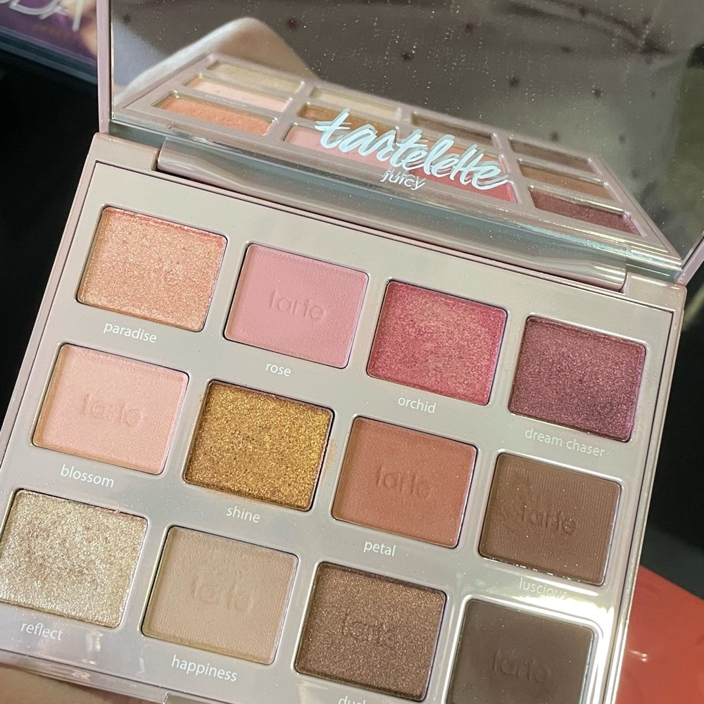 Makeup bundle - Picture 8 of 10